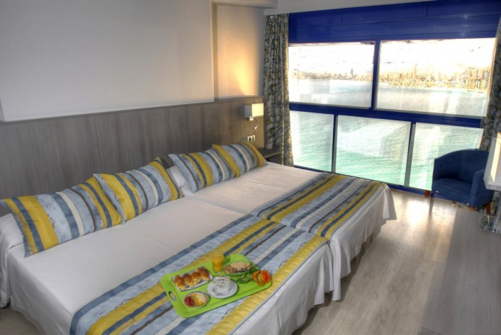 habitacion con vistas al mar en benidorm Medsur hoteles